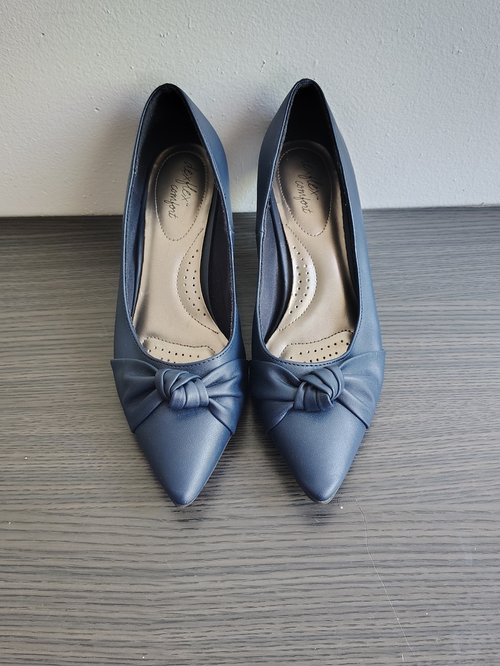 comfort plus by Predictions Women's Navy Knot-Accent Pointed-Toe Flats